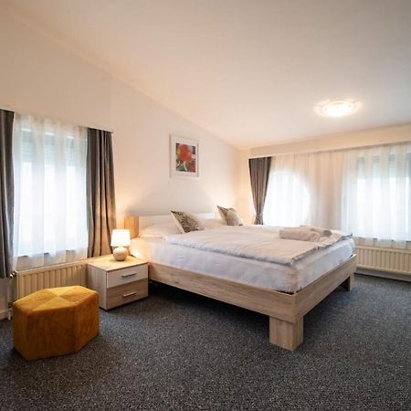 Four Roses Bed & Breakfast Загреб Екстериор снимка
