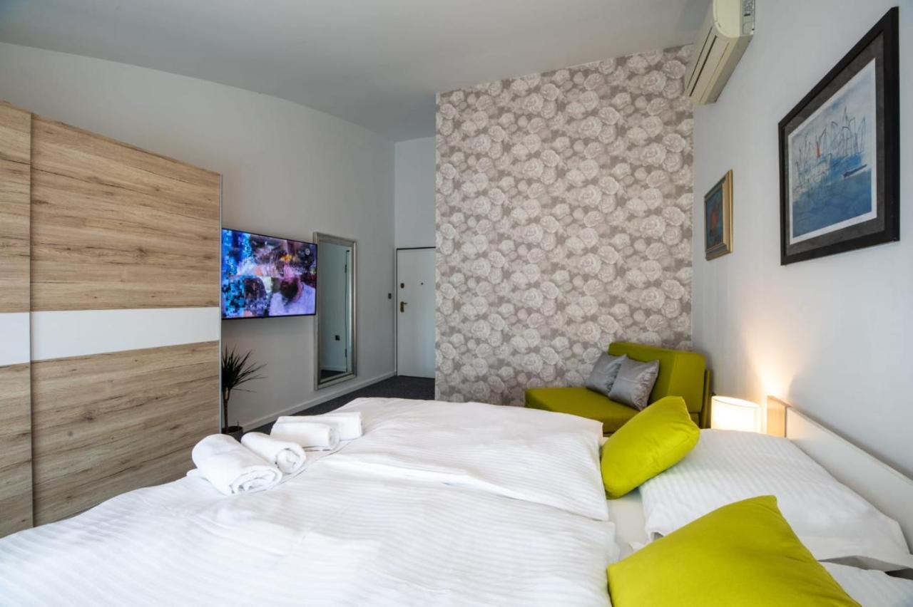 Four Roses Bed & Breakfast Загреб Екстериор снимка