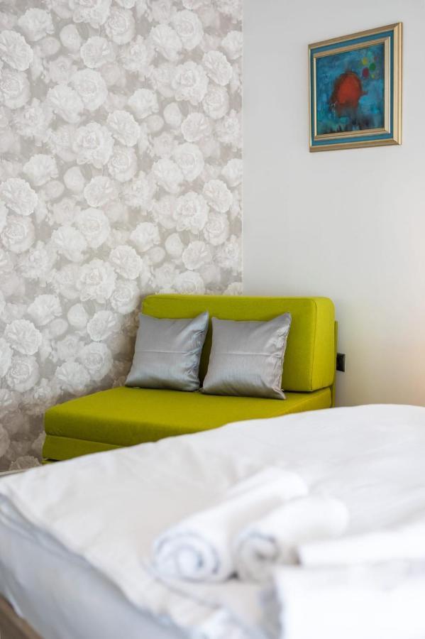 Four Roses Bed & Breakfast Загреб Екстериор снимка