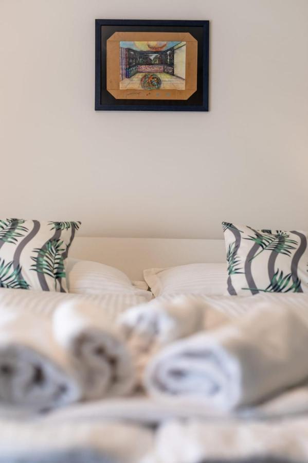 Four Roses Bed & Breakfast Загреб Екстериор снимка