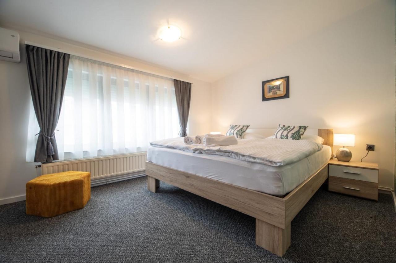 Four Roses Bed & Breakfast Загреб Екстериор снимка