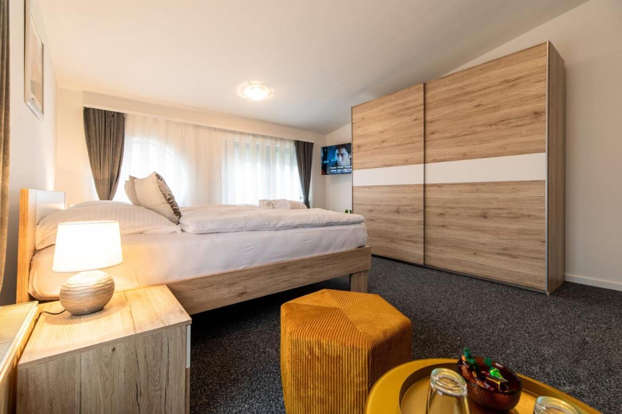 Four Roses Bed & Breakfast Загреб Екстериор снимка